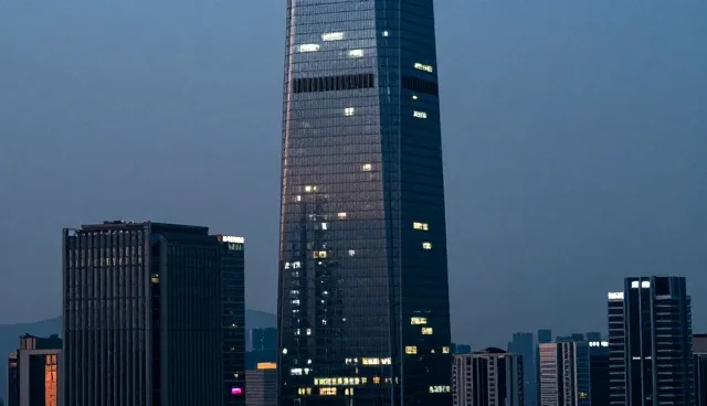 网站维护中的适配性限制与选型关注点